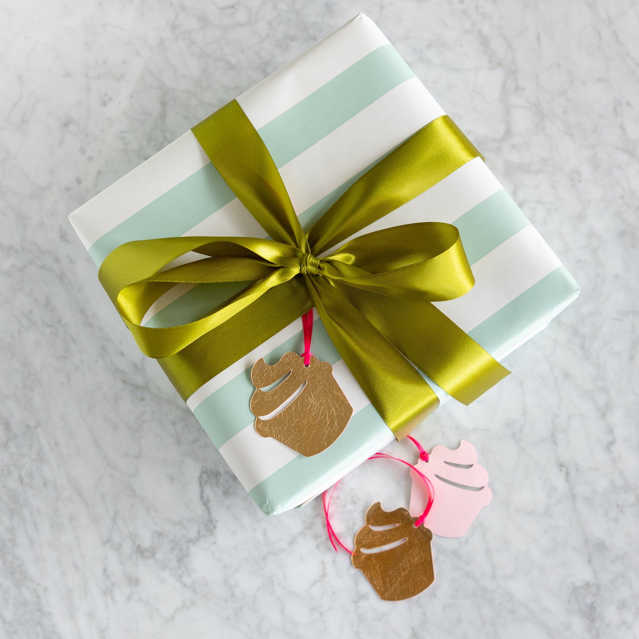 Cupcake Gold Leaf Tie-On Gift Tag