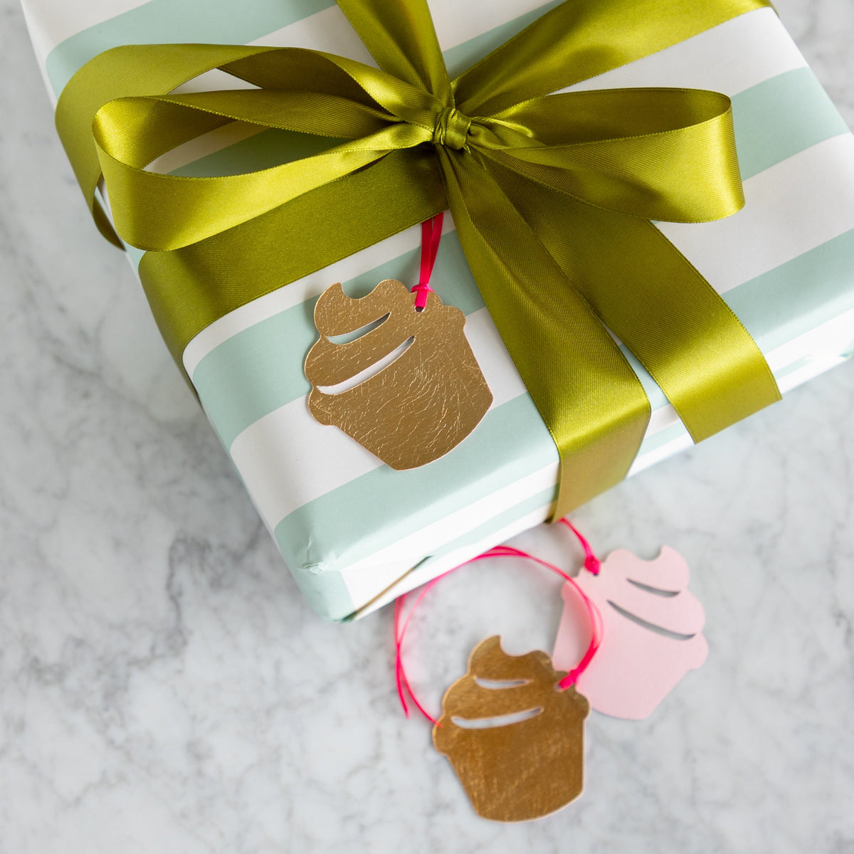 Cupcake Gold Leaf Tie-On Gift Tag