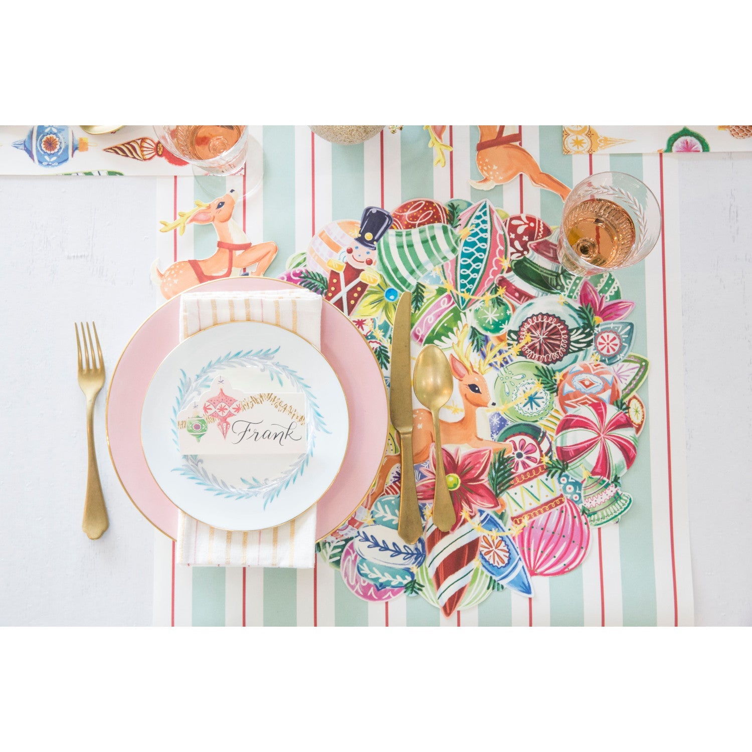Die-cut Yuletide Treasure Wreath Placemat